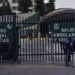 NAUCALPAN, ESTADO DE MÉXICO, 04JULIO2020.- Médicos del Hospital de Traumatología Lomas Verdes del IMSS, han demandado la falta de material y protocolos para atender a pacientes con covid-19. Este sábado las actividades del hospital continúan de forma normal después de que ayer se registrará un bloqueo por personal de salud exigiendo dichas demandas.
FOTO: MARIO JASSO /CUARTOSCURO.COM