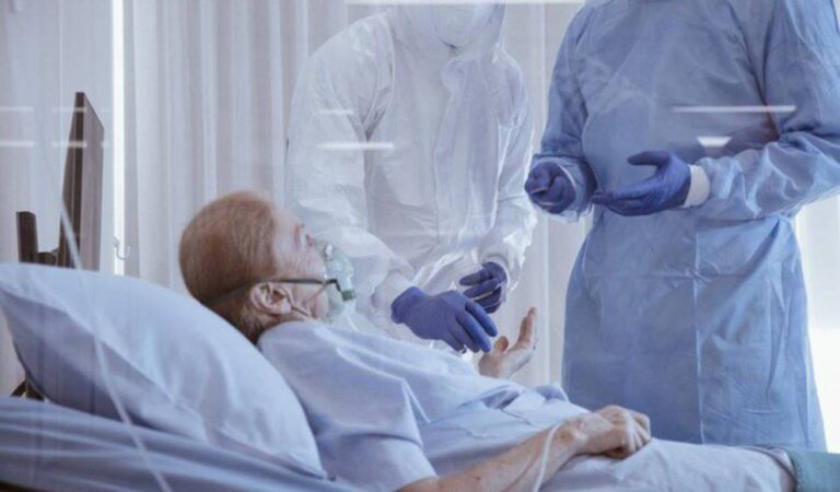 Paciente con coronavirus ingresado en un centro hospitalario_detail
