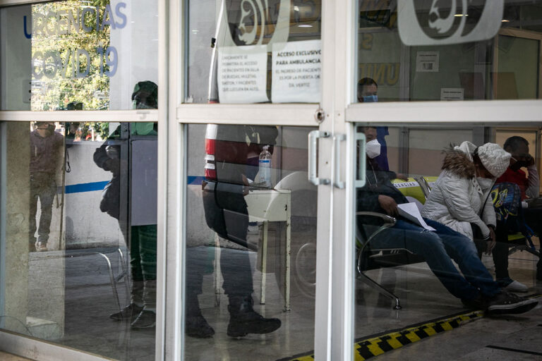Hospitales-gente-paramedicos-Covid-19-3