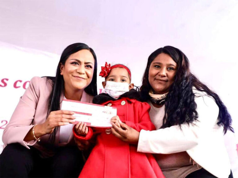 Ariadna Montiel en el anuncio de la universalidad de pensión en CDMX.