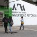 CIUDAD DE MÉXICO, 16MARZO2020.-  La Universidad Autónoma de México (UAM) anunció que no suspendera clases presenciales esta semana por la alerta de contagio del Covid-19. En las entradas del plantel Iztapalapa se ubican módulos de medidas de sanidad en los que se encuentran gel antibacterial, cubrebocas y volantes con información de prevención. Los alumnos suspenderán clases a partir del 20 de marzo y reanudarán el próximo trimestre el 20 de abril, mientras el personal administrativo continuarán labores hasta que el Consejo Administrativo les informe el paro de actividades. 
FOTO: GRACIELA LÓPEZ /CUARTOSCURO.COM