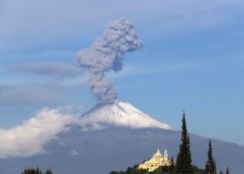 SAN ANDRÉS CHOLULA, PUEBLA, 08SEPTIEMBRE2019.- El volcán Popocatépetl ha mantenido intensa actividad durante el fin de semana, aunque el semáforo de alerta continúa en amarillo Fase 2. 
FOTO: MIREYA NOVO /CUARTOSCURO.COM