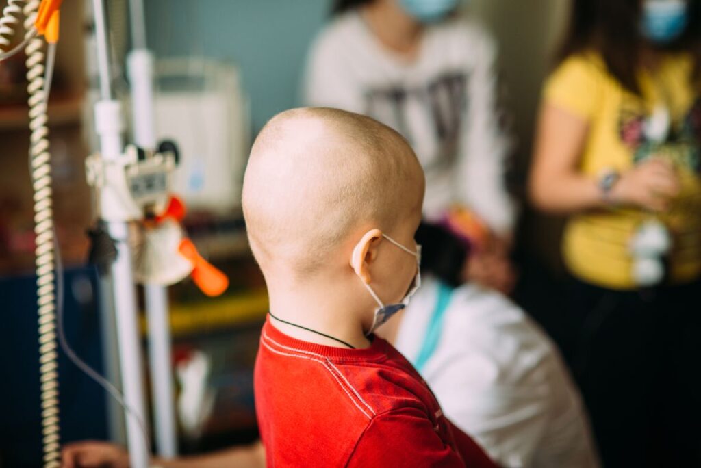 Atienden necesidades de familiares de menores con cáncer