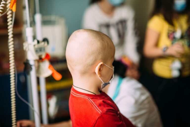 Atienden necesidades de familiares de menores con cáncer
