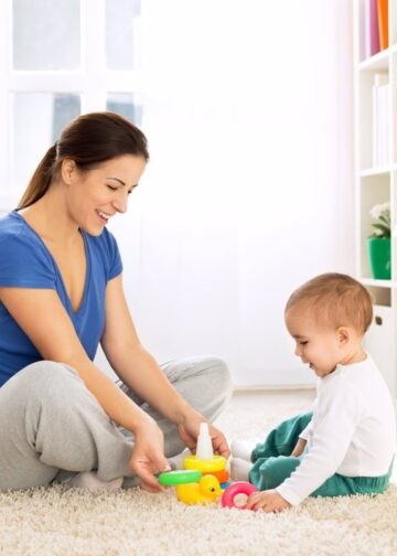 22/06/2017 Aprende a estimular a tu bebé en tu propia casa.

primera idea que debemos tener como padres es que los niños en la etapa de 0 a 2 años tienen una predisposición muy positiva hacia el aprendizaje, puesto que la base con la que cuentan es prácticamente nula. Todo lo que les proporcionemos les va a aportar un desarrollo y una estimulación positiva. Se confirma con esto, una vez más, que son como esponjas, cuentan con una plasticidad cerebral tan grande que hace que sean capaces de aprender a ritmos que incluso a los adultos en ocasiones nos sorprenden.

SOCIEDAD
ISTOCK