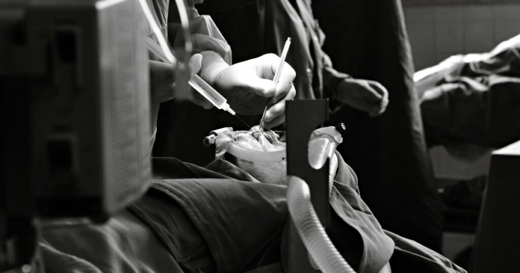 DIMAQ ofrece herramientas mínimamente invasivas para alcanzar para áreas como la artroscopía, ortopedia, traumatología y cirugía articular.