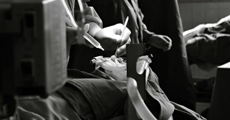 DIMAQ ofrece herramientas mínimamente invasivas para alcanzar para áreas como la artroscopía, ortopedia, traumatología y cirugía articular.