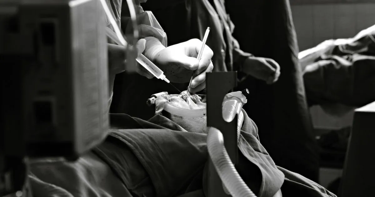 DIMAQ ofrece herramientas mínimamente invasivas para alcanzar para áreas como la artroscopía, ortopedia, traumatología y cirugía articular.