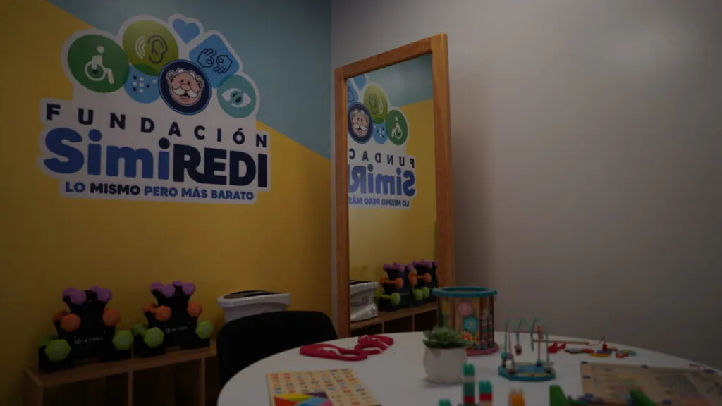 El presidente ejecutivo del Grupo Por Un País Mejor, Víctor González Herrera, inauguró el Centro de Rehabilitación SimiREDI en Cuernavaca.