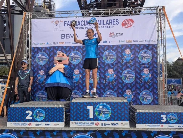 El presidente ejecutivo del Grupo Por Un País Mejor y CEO de Farmacias Similares, Víctor González Herrera, anunció la primera Simicarrera del año.