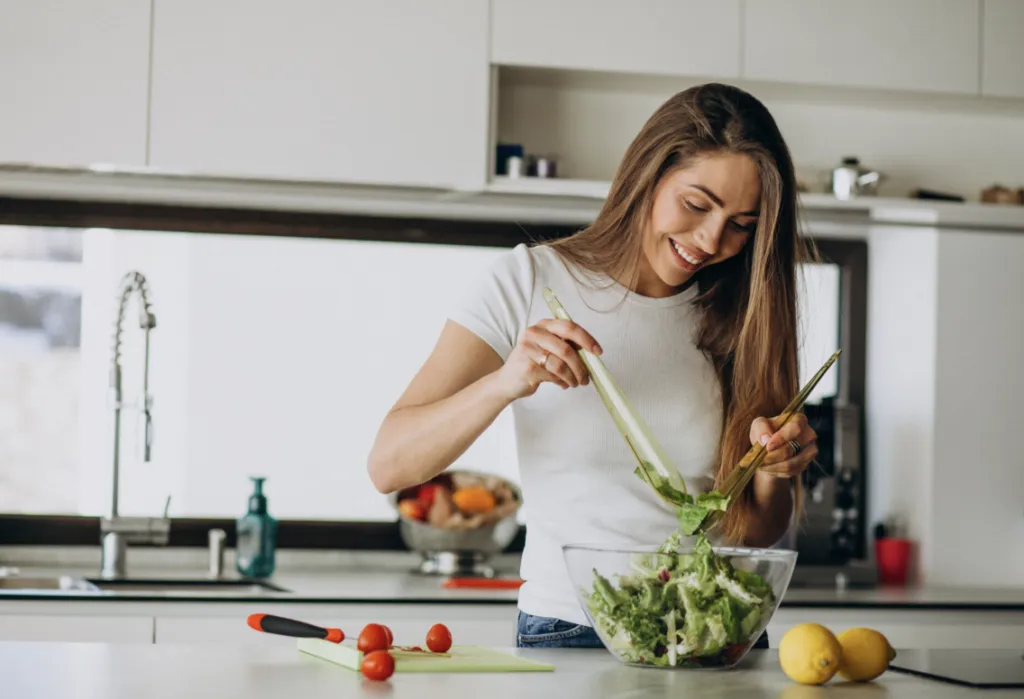 Ingredientes funcionales como fibra, proteínas y probióticos impulsados por La Cosmopolitana para salud integral.