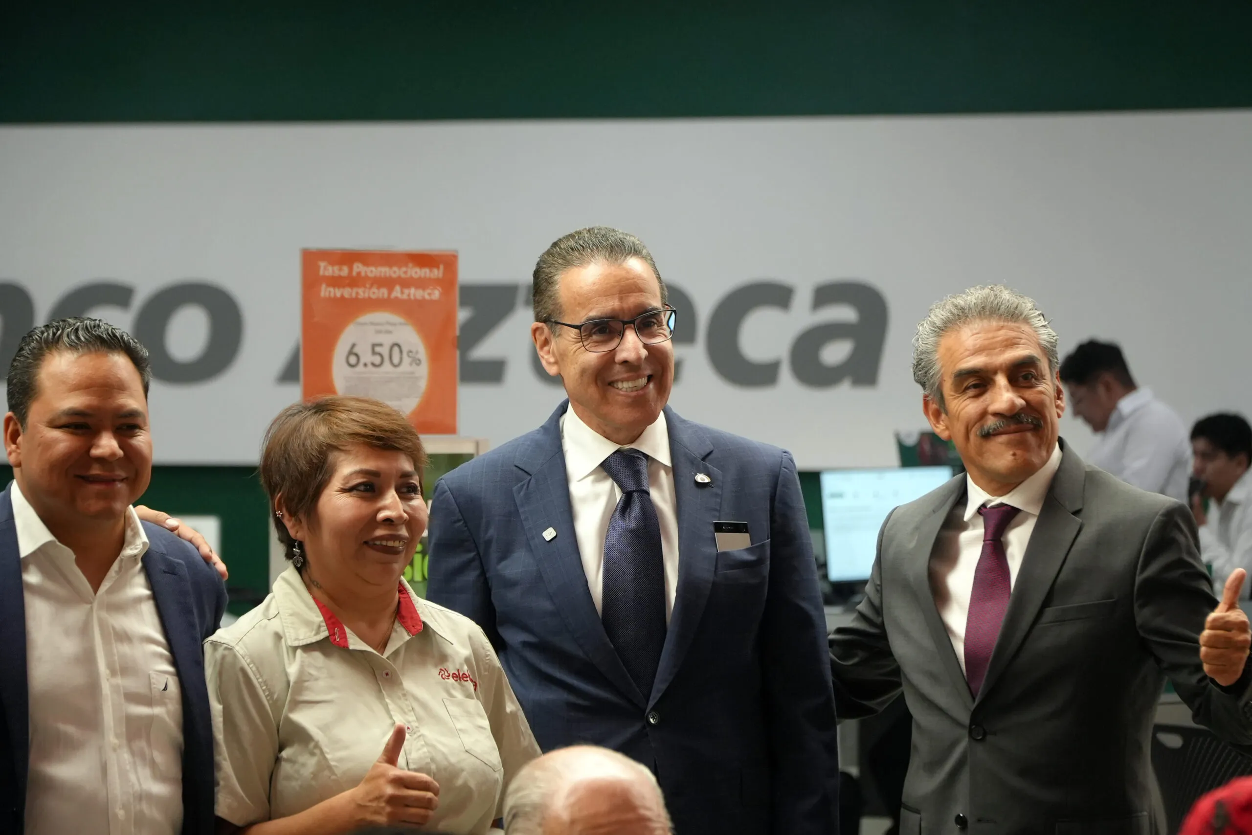 Banco Azteca combate rezago social con 200 sillas en 2026